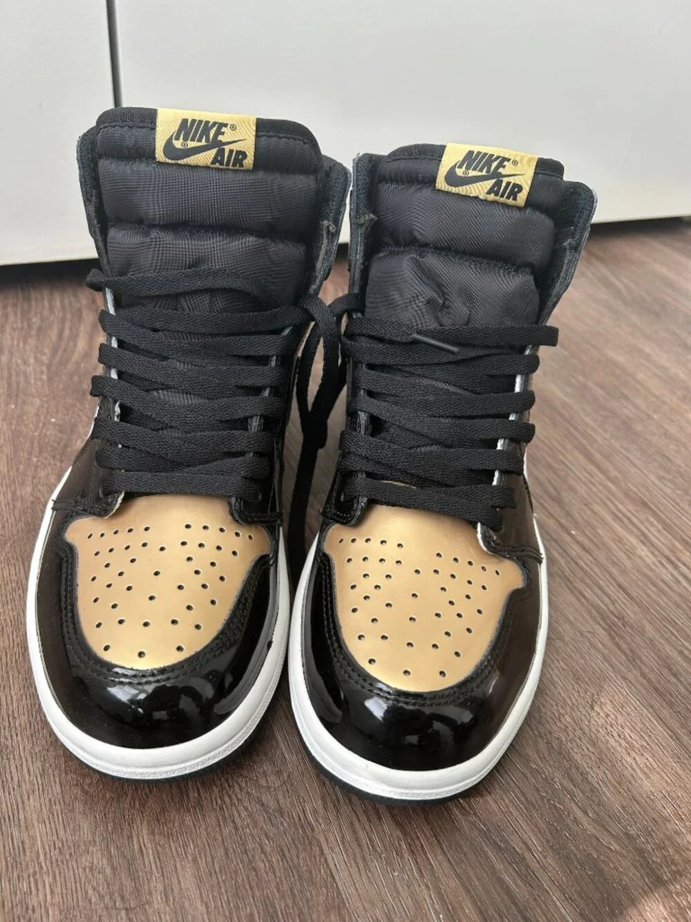 Air Jordan 1 High Gold Toe 2018 Men's Size 9
